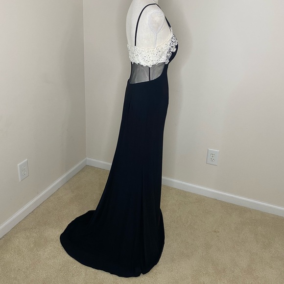 Dave and Johnny Black long dress with sheer panel - Picture 4 of 12